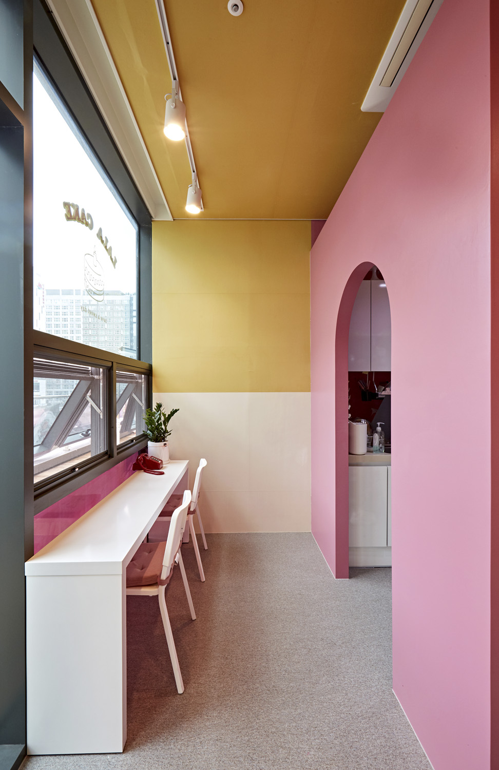 粉色调的 11 平米小空间设计-10