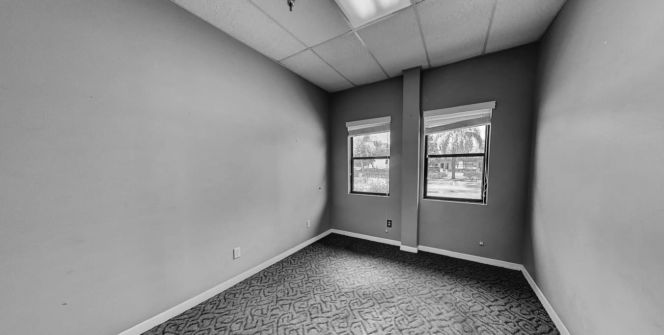 TDW办公室及仓库内部空间
 
注：由于不清楚TDW代表的具体内容，这里按保留处理如果TDW有特定含义且你能给出相关信息，可替换成准确内容 丨UruguayFlorida-9