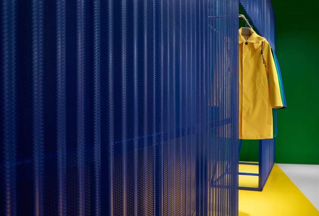 【548期】打破橱窗界定，设计师利用透视、光线和色彩创造独特视觉体验-9