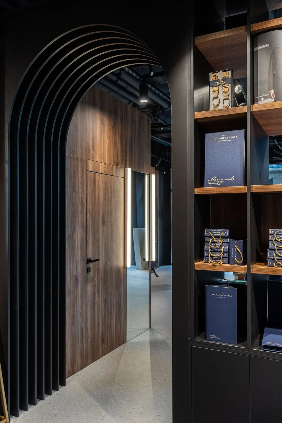 都铎裁缝展厅丨Romania丨Pure Mess Design-31