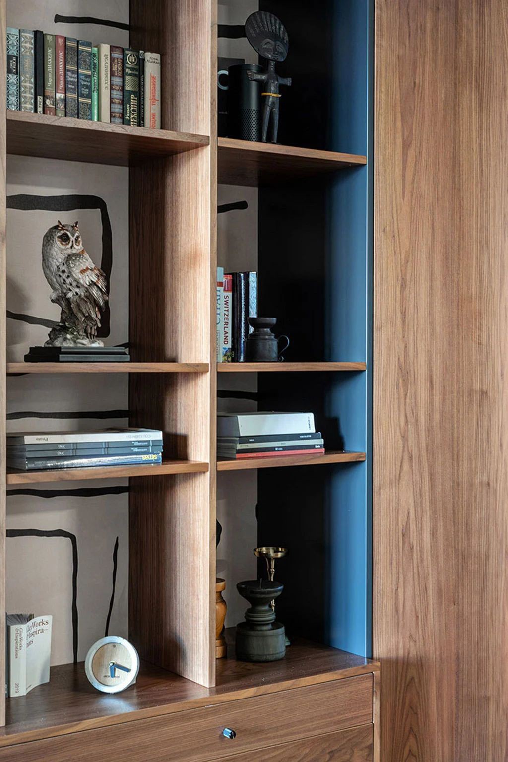 多彩不规则布局公寓，大胆壁纸打造现代时尚空间-3