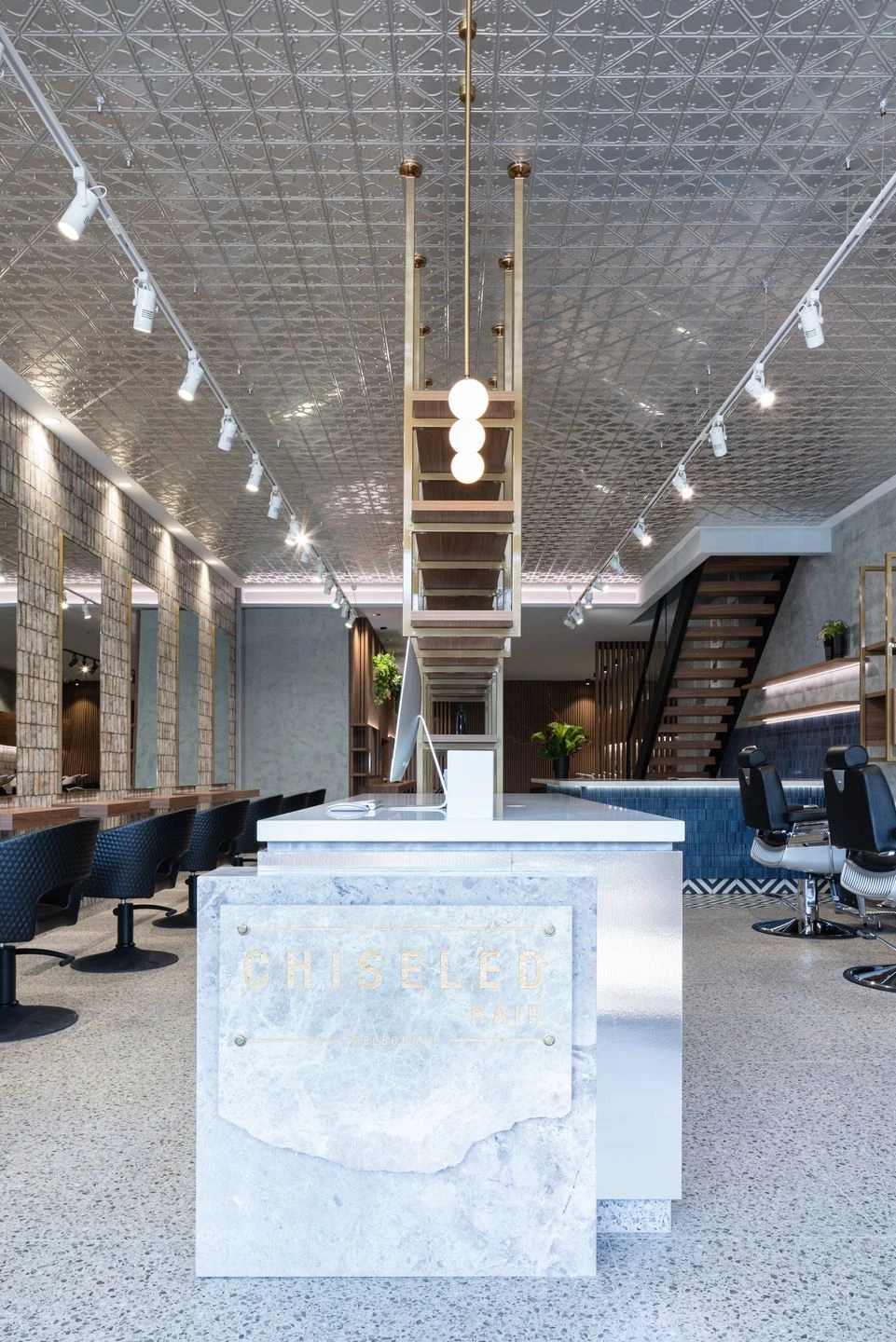 轮廓分明发型沙龙-25