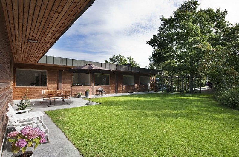 Lakeside Villa in Danderyd by Rahel Belatchew Lerdell-7