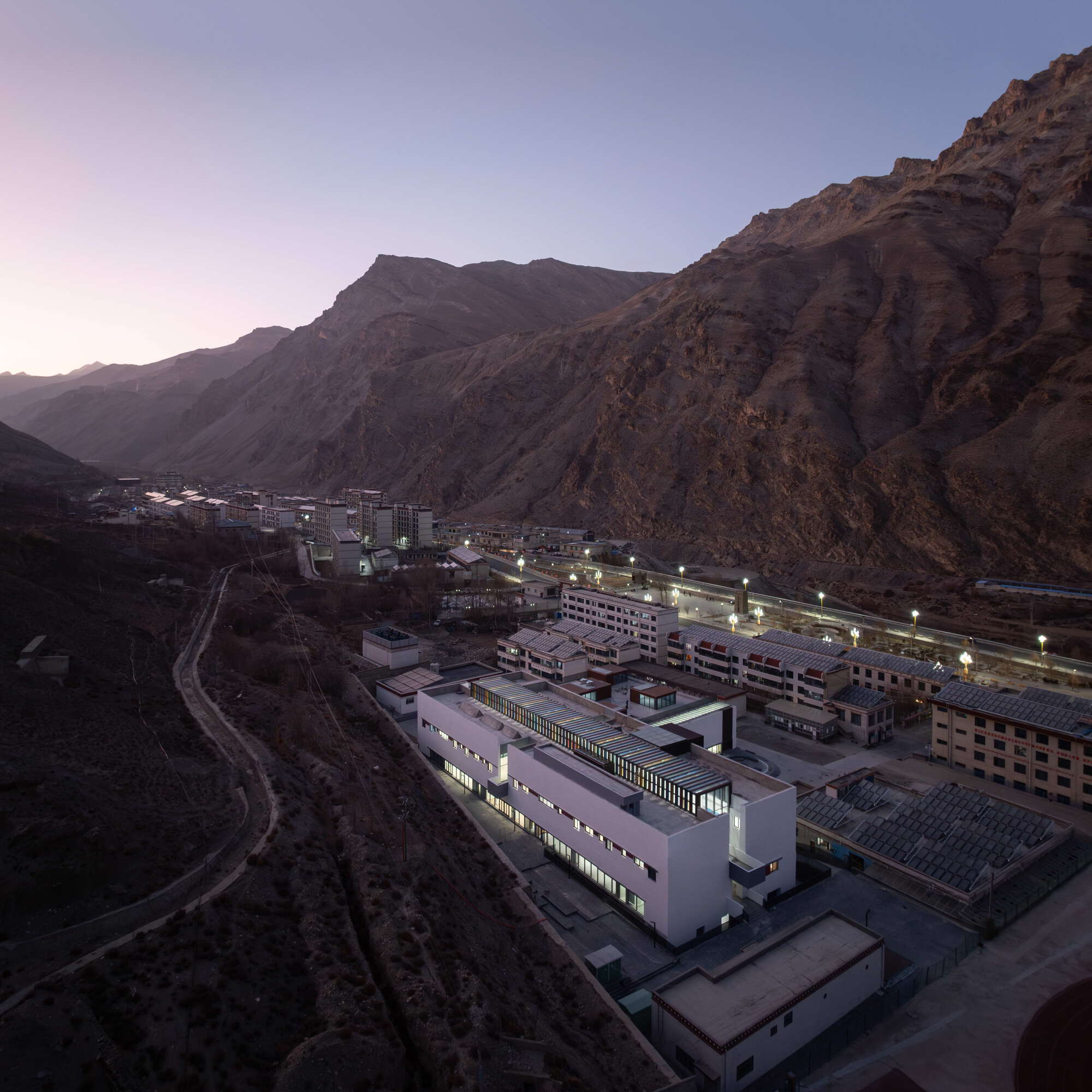 洛扎县中学多功能艺术中心丨中国山南丨深圳华汇设计,Das Design,万宇工程设计拉萨分公司-57