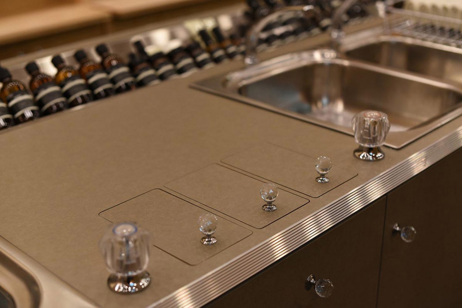 Aesop 伊索悉尼专卖店 | 原木温馨,复古家居氛围-8