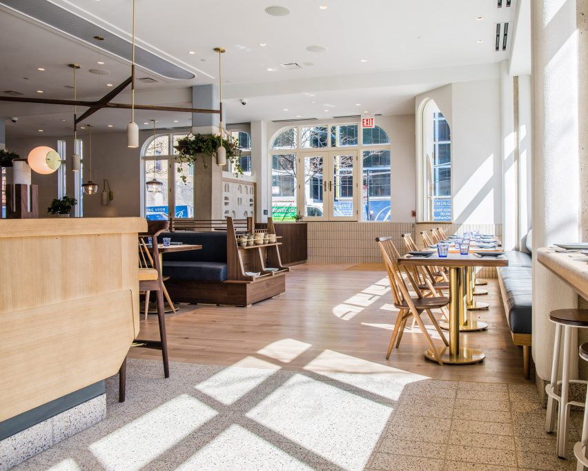 加州风情的芝加哥餐厅,致敬中世纪现代住宅建筑-1