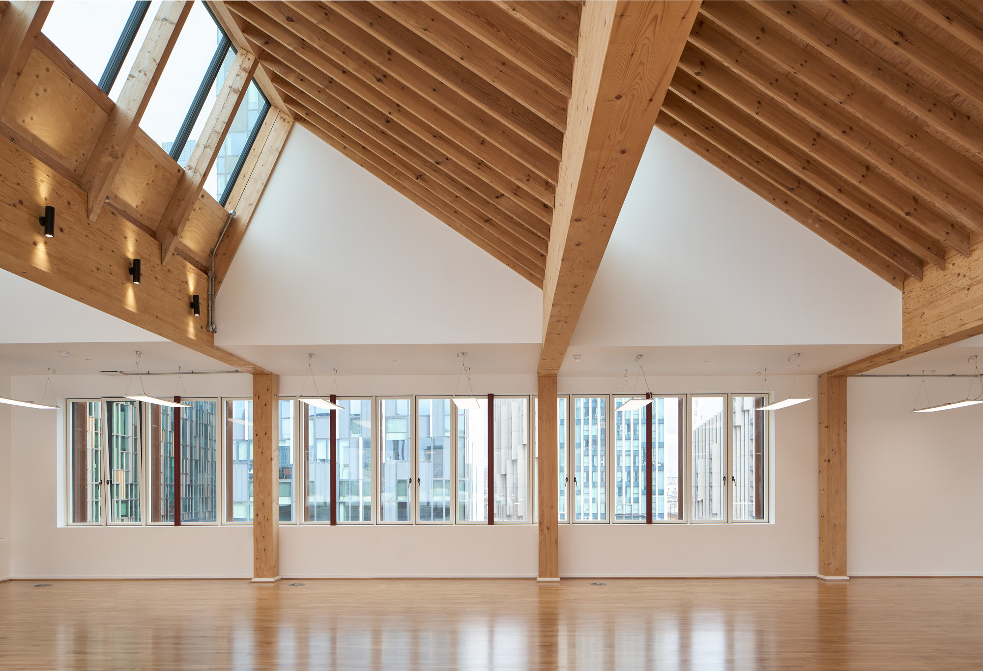 金字形神塔和菱形建筑丨英国伦敦丨Mole Architects-27