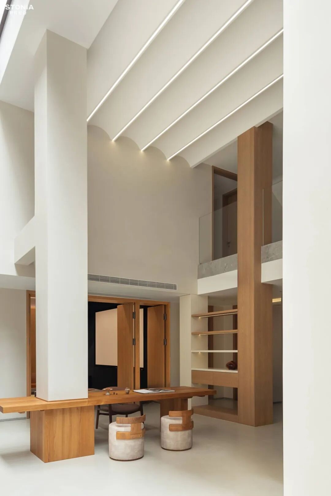 ISTONIA|现代风木质美学构筑的雅致空间-12
