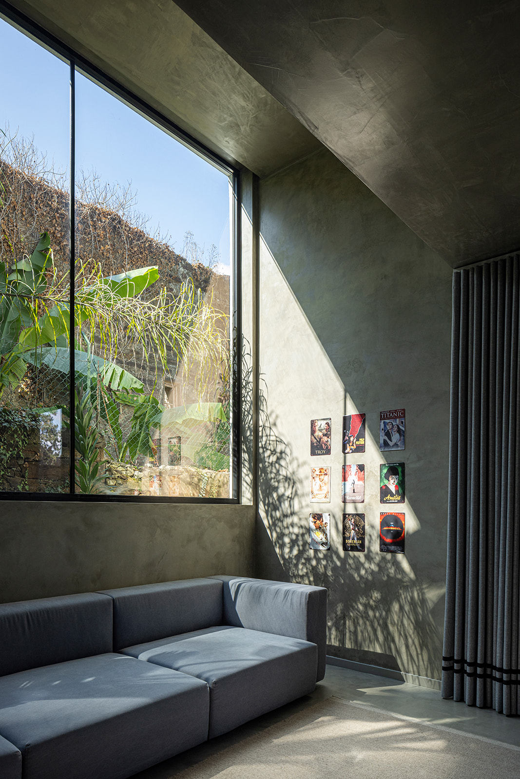 Casa Do Parque IV: Modern Comfort Inside a Revived Portuguese House-4