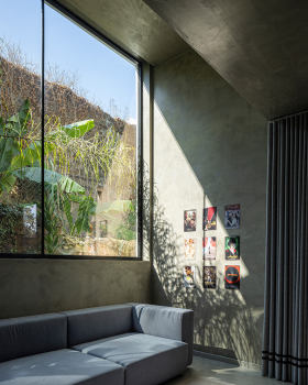 Casa Do Parque IV: Modern Comfort Inside a Revived Portuguese House