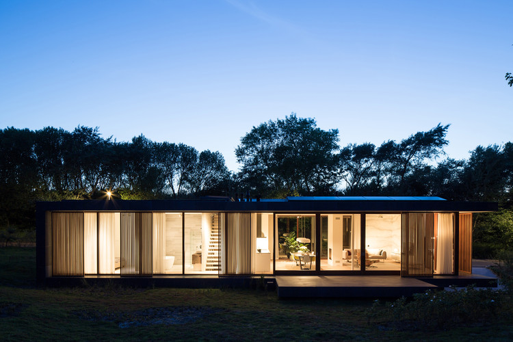 荷兰沙丘上的混凝土木构别墅-41