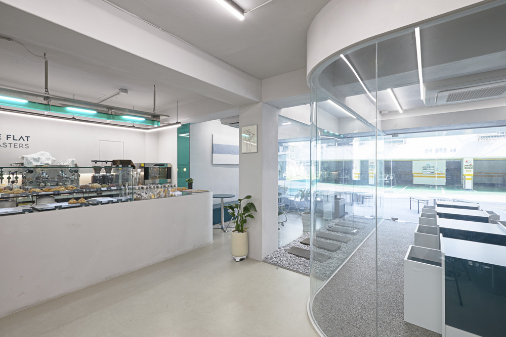 绿色环保，现代简约的 24 小时咖啡厅设计-12