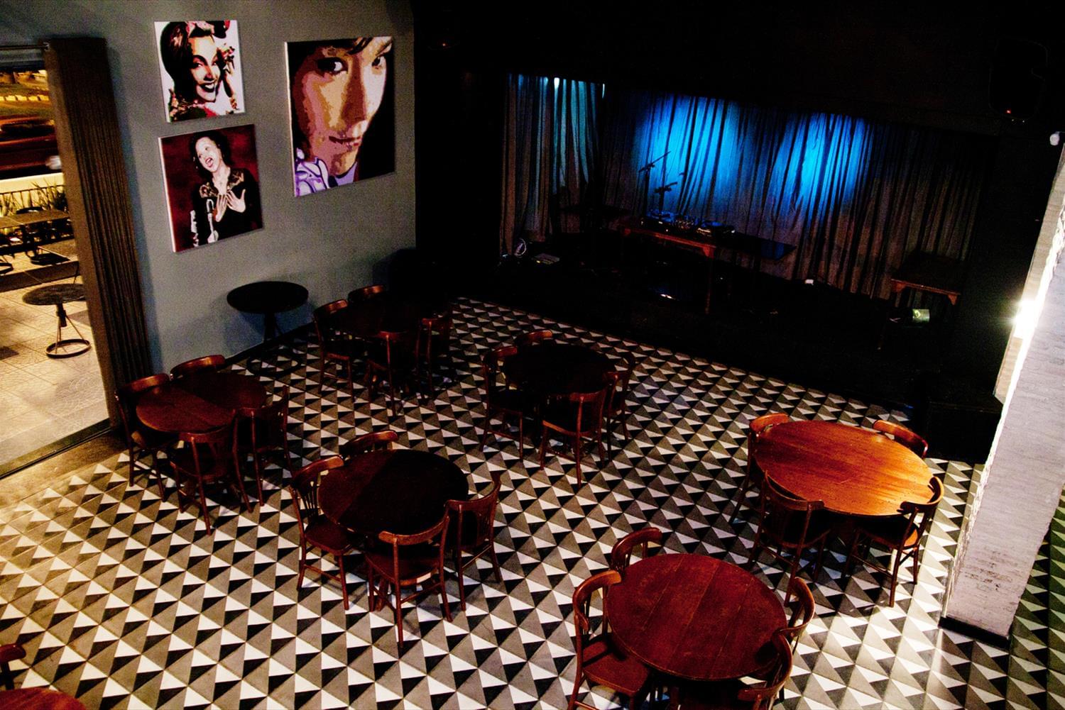 巴西木质酒吧 Sibipiruna 的现代翻新-6