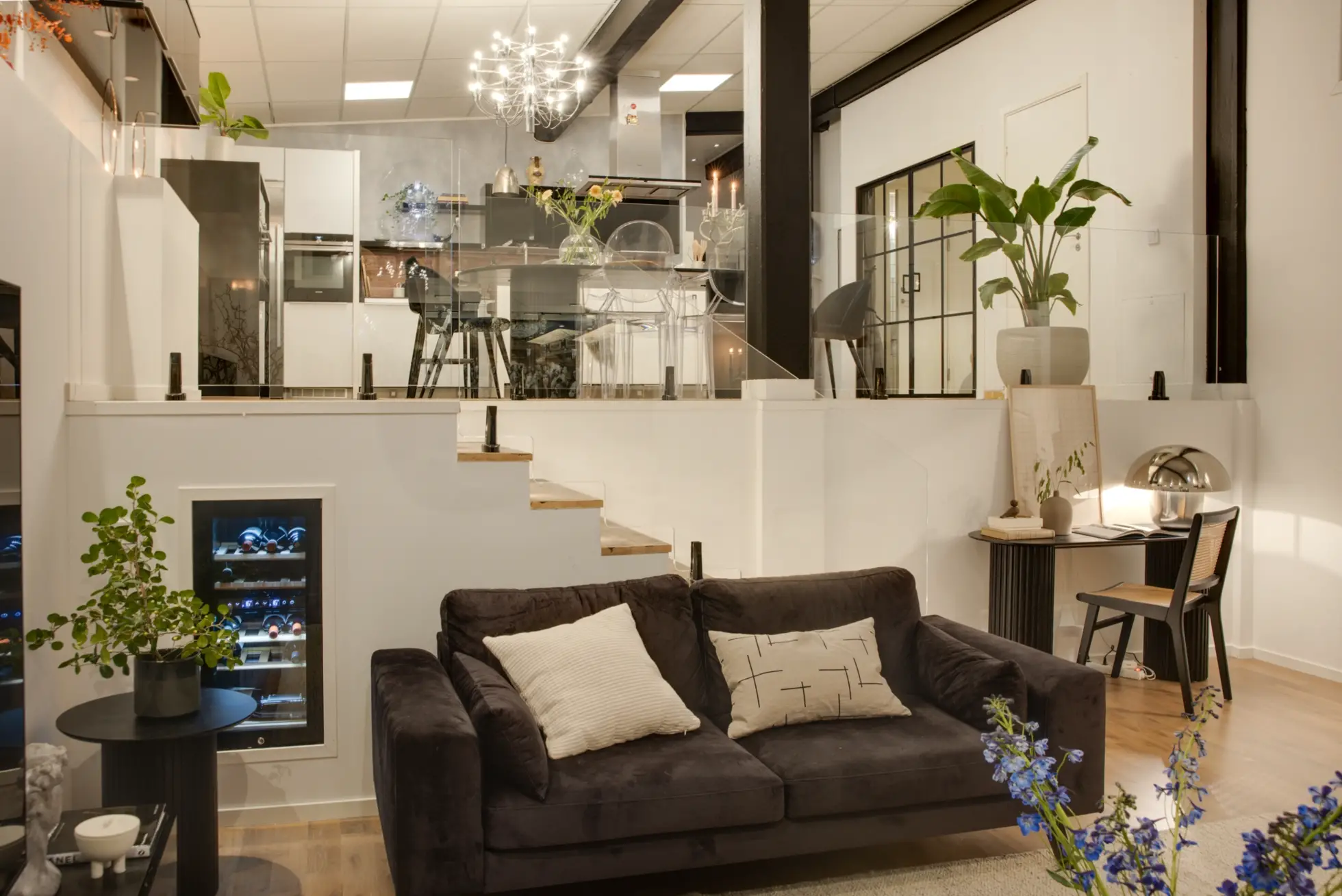 一个不寻常的且宽敞的屋顶下的三居室公寓-3