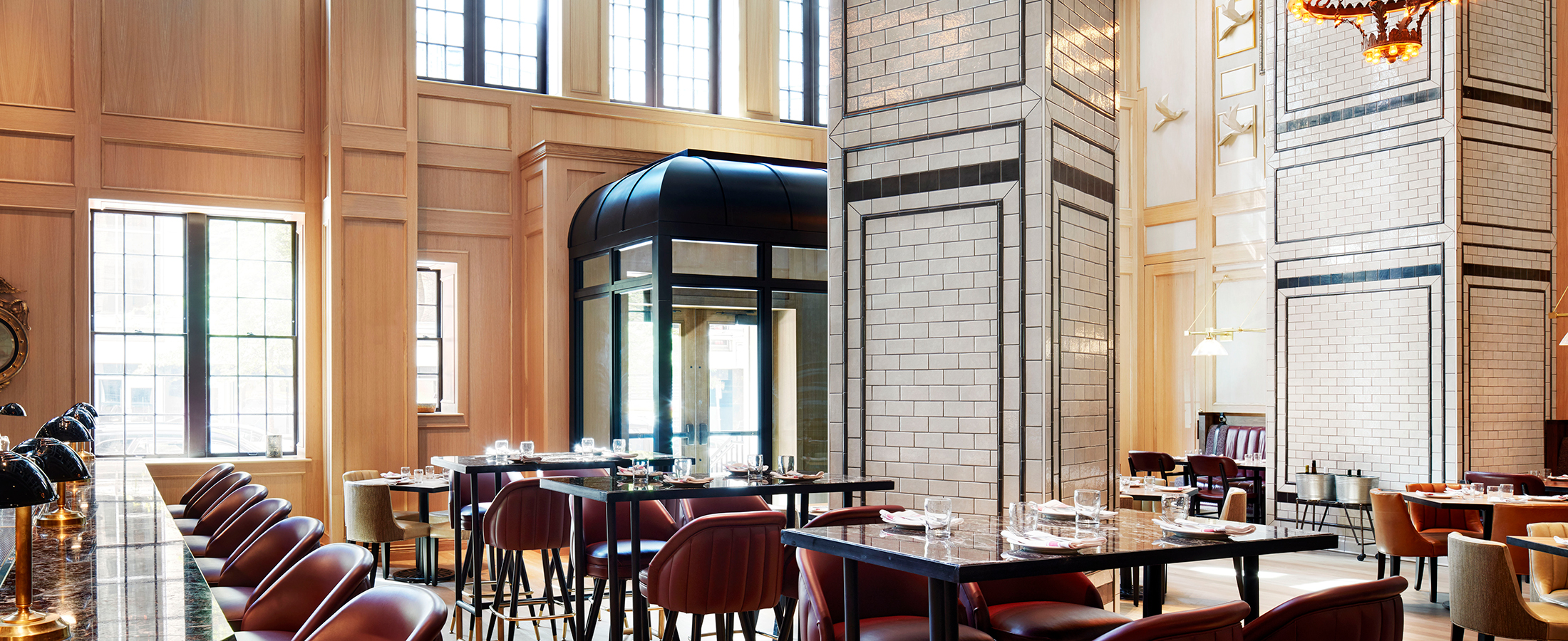 温哥华“南丁格尔”餐厅,穿越时光的复古绅士俱乐部-1