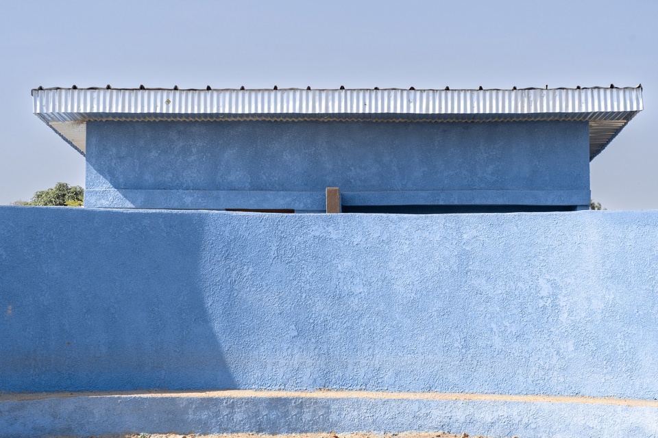 蓝色建筑 | 科特迪瓦可持续社区图书馆-14