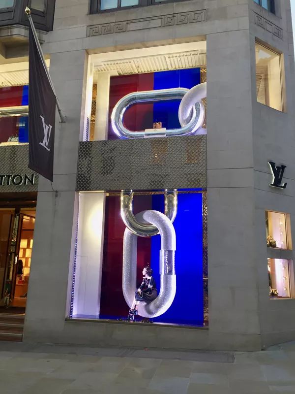 2017年9月伦敦街边秋冬季橱窗设计-30