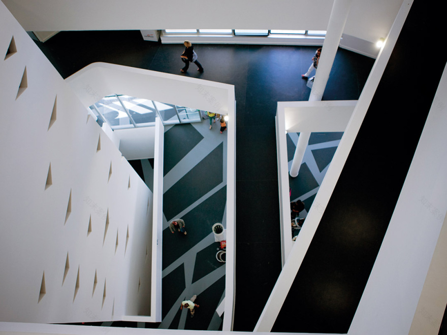 尼奥莱市政厅 | 旧新共生,重构社区生活-36