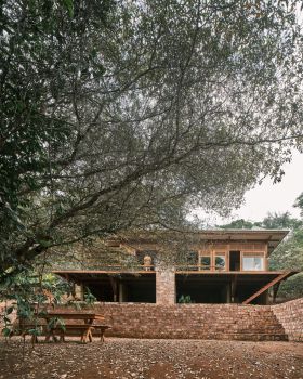 皮阿巴之家丨巴西丨Lajedo Arquitetura,Leon Ades