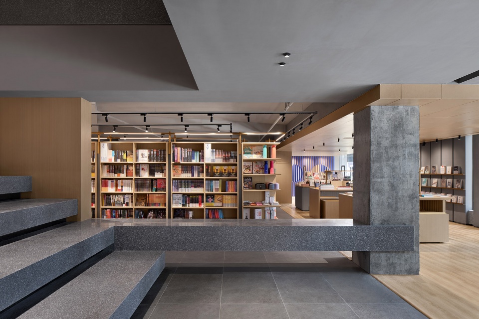 日夜流转中的都市文化灯塔 · 唐宁书店四海城店丨中国广州丨立品设计-26