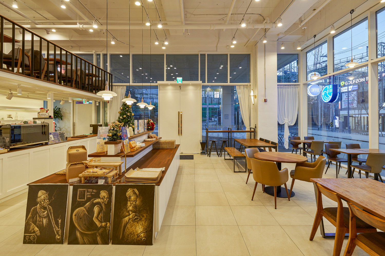 现代时尚的 Bluiverd 多层次贝壳蛋糕咖啡厅设计-8