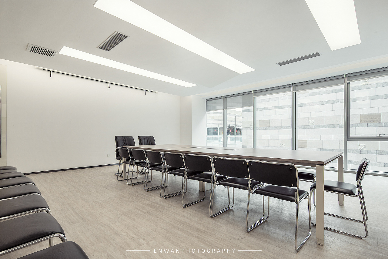 优鸿设计 服装公司办公室空间-4