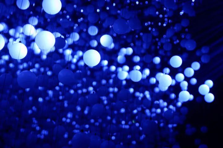 视界 | FLUIDIC艺术与空间灯光互动装置-0