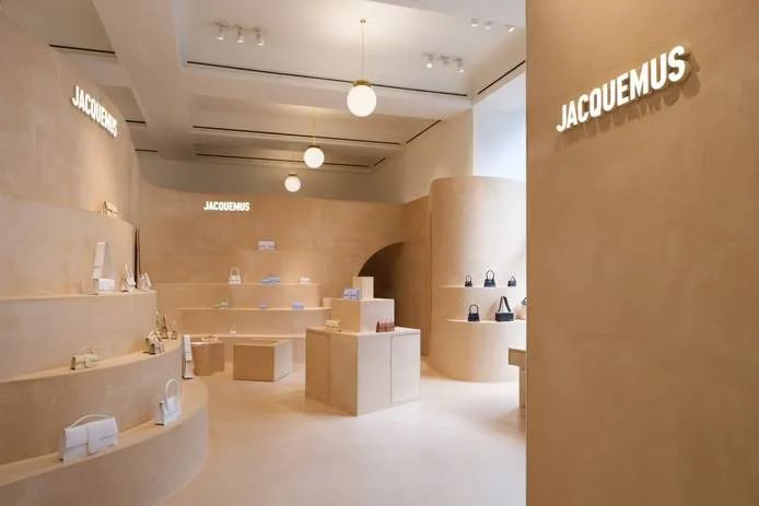 Jacquemus 全球首家店中店丨英国伦敦丨AMO-4