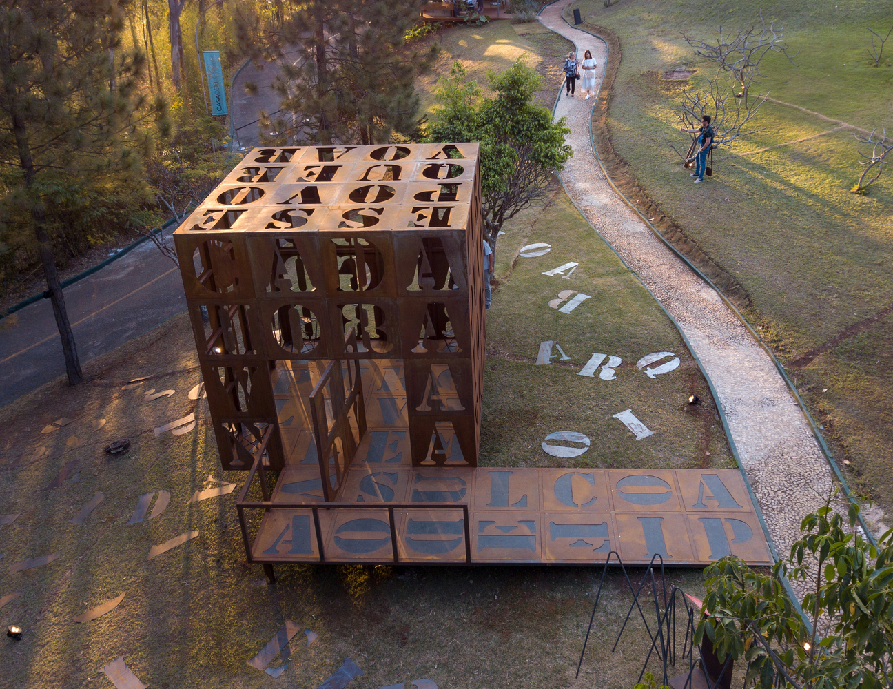 立方诗境 · 巴西 CUBOESIA & STEEL GARDEN 多感官空间艺术-13