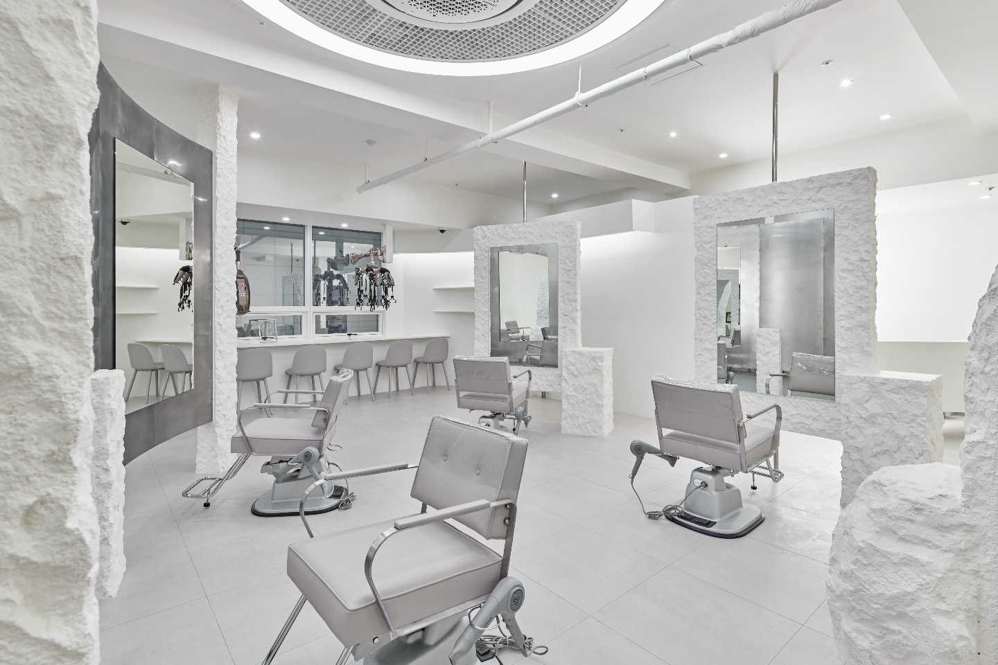 白色调高级美容沙龙，打造舒适私密空间-4