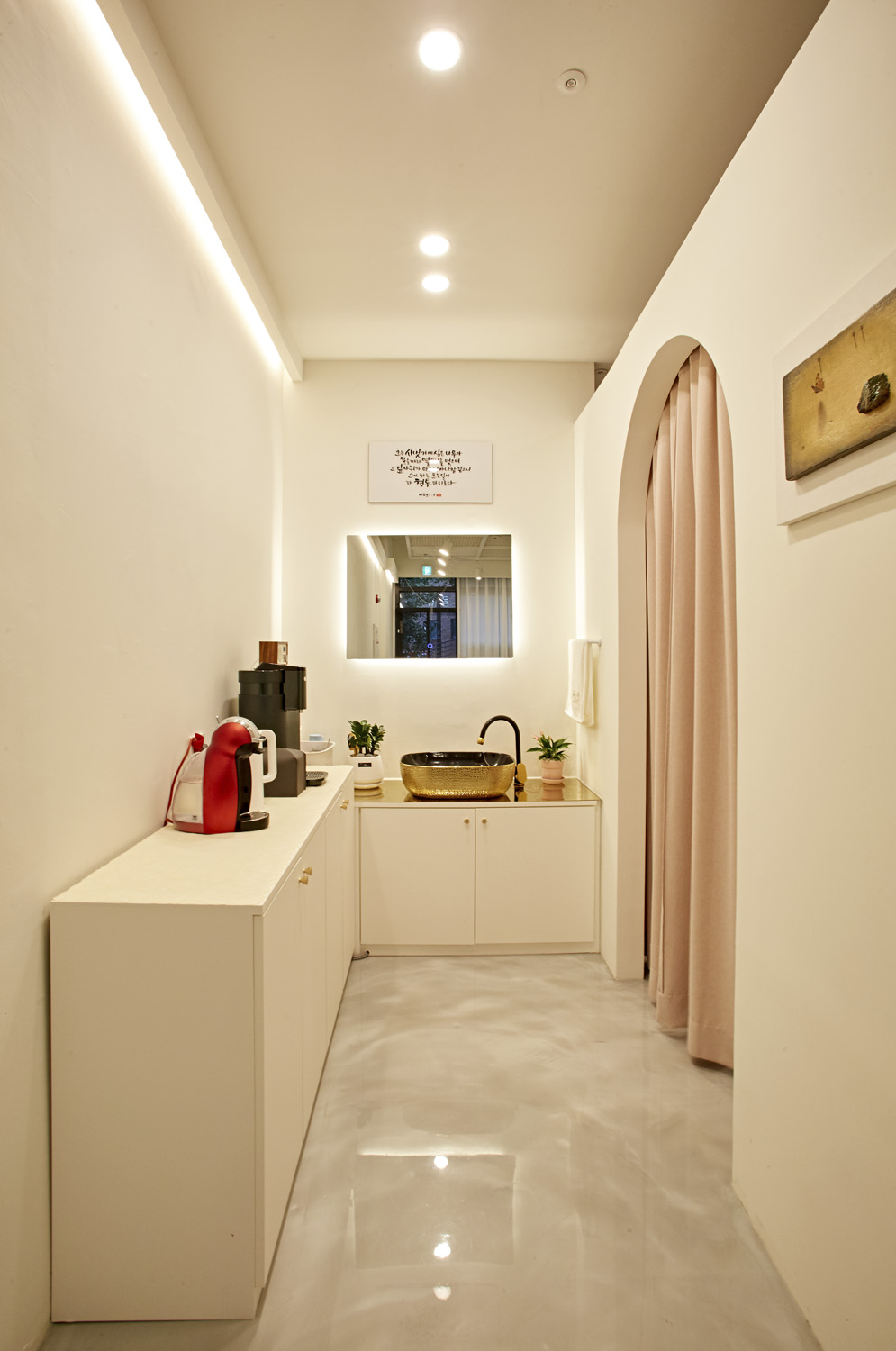 现代简约风 12 平米美妆店设计-12