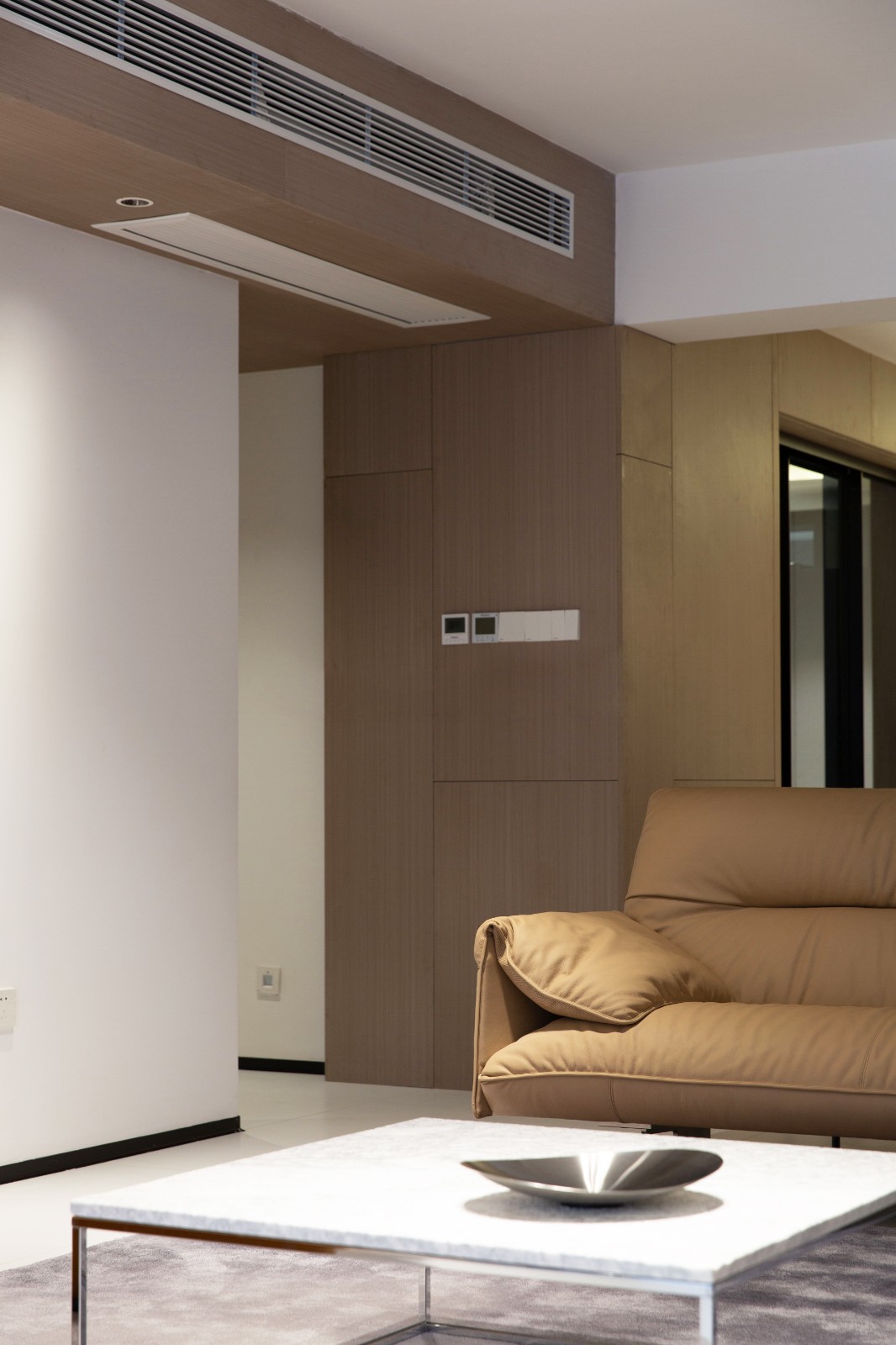 琐碎空间大改造 | 220 平经典现代风设计，灯光与质感的完美结合-13