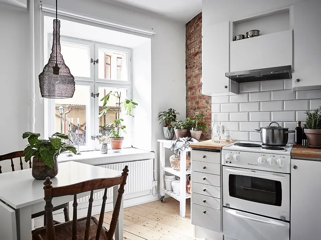 瑞典古建筑中的优雅工作室-8