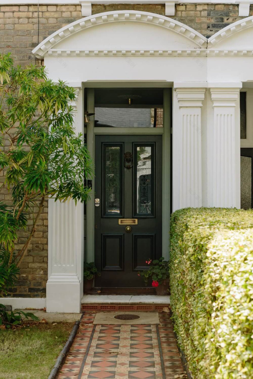 伦敦绿色客厅与桃色卧室的维多利亚式住宅设计-24