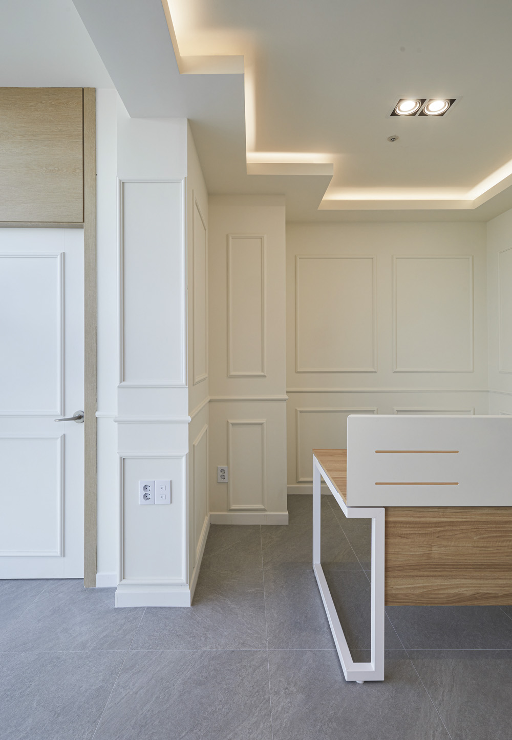 白色与木质，打造 60 平极简办公空间-12