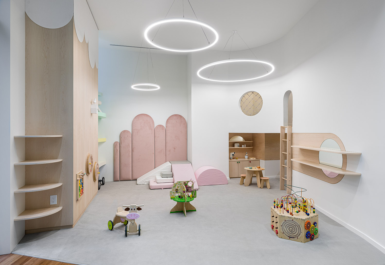 威廉游戏室丨美国曼哈顿丨FORRM-8