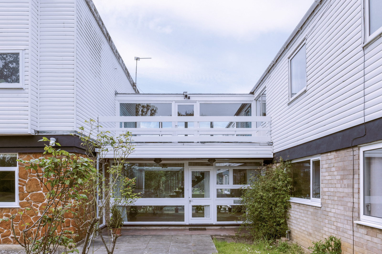 A prairie-style 1970s home is for sale in the Suffolk countryside - The Spaces-4