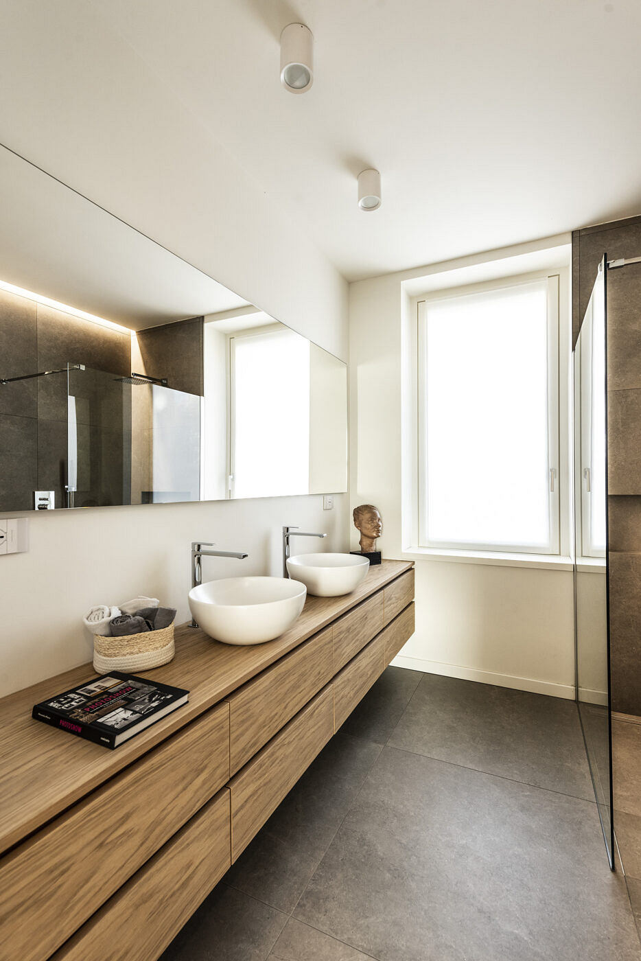 Casa MZ — Crafted Oak Interiors for an Art Historian’s Home-7