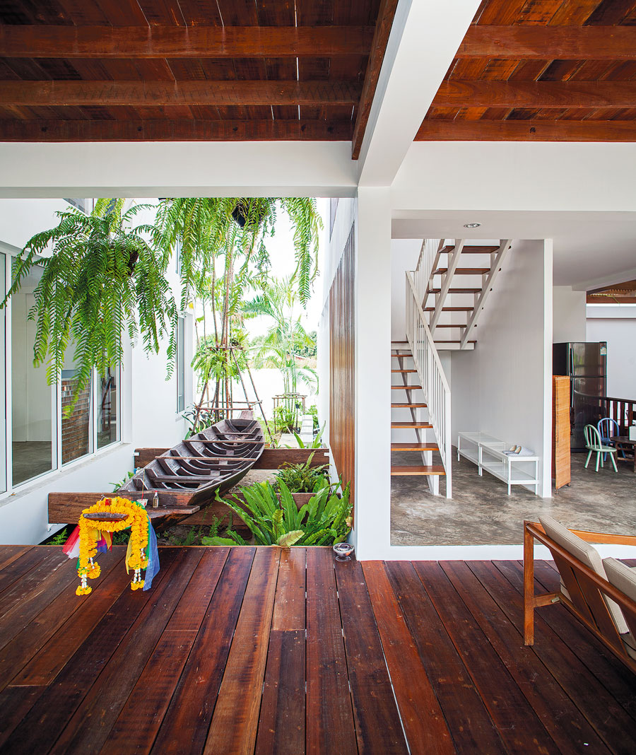 บ้านปูนผสมไม้ สไตล์โมเดิร์นที่เปิดใต้ถุงโล่งแบบไทยๆ-บ้านและสวน-8