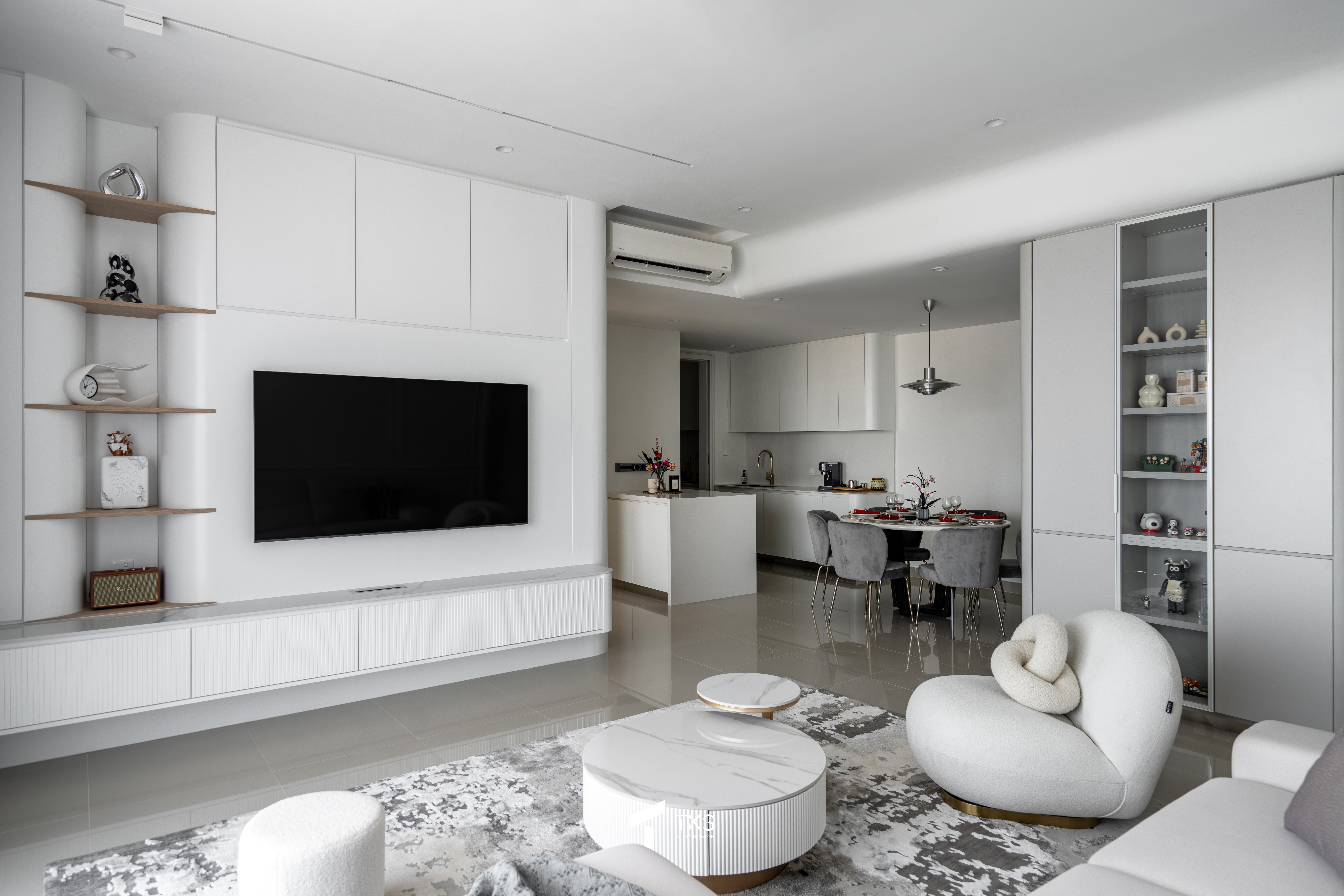 "Streamlined Contemporary French Design" @ EAST PARC-9