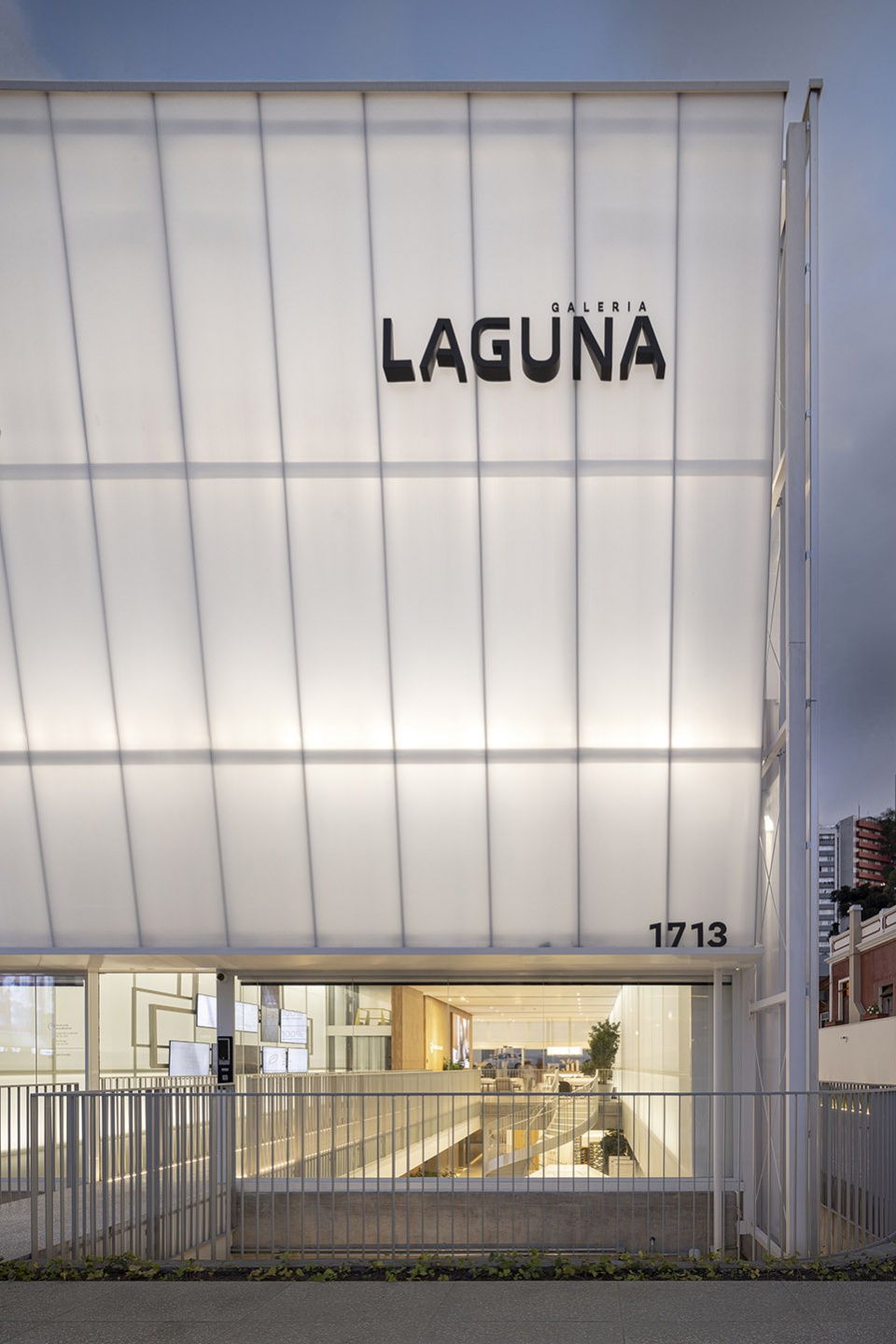 巴西 Laguna 展示空间丨Estudio 41-7