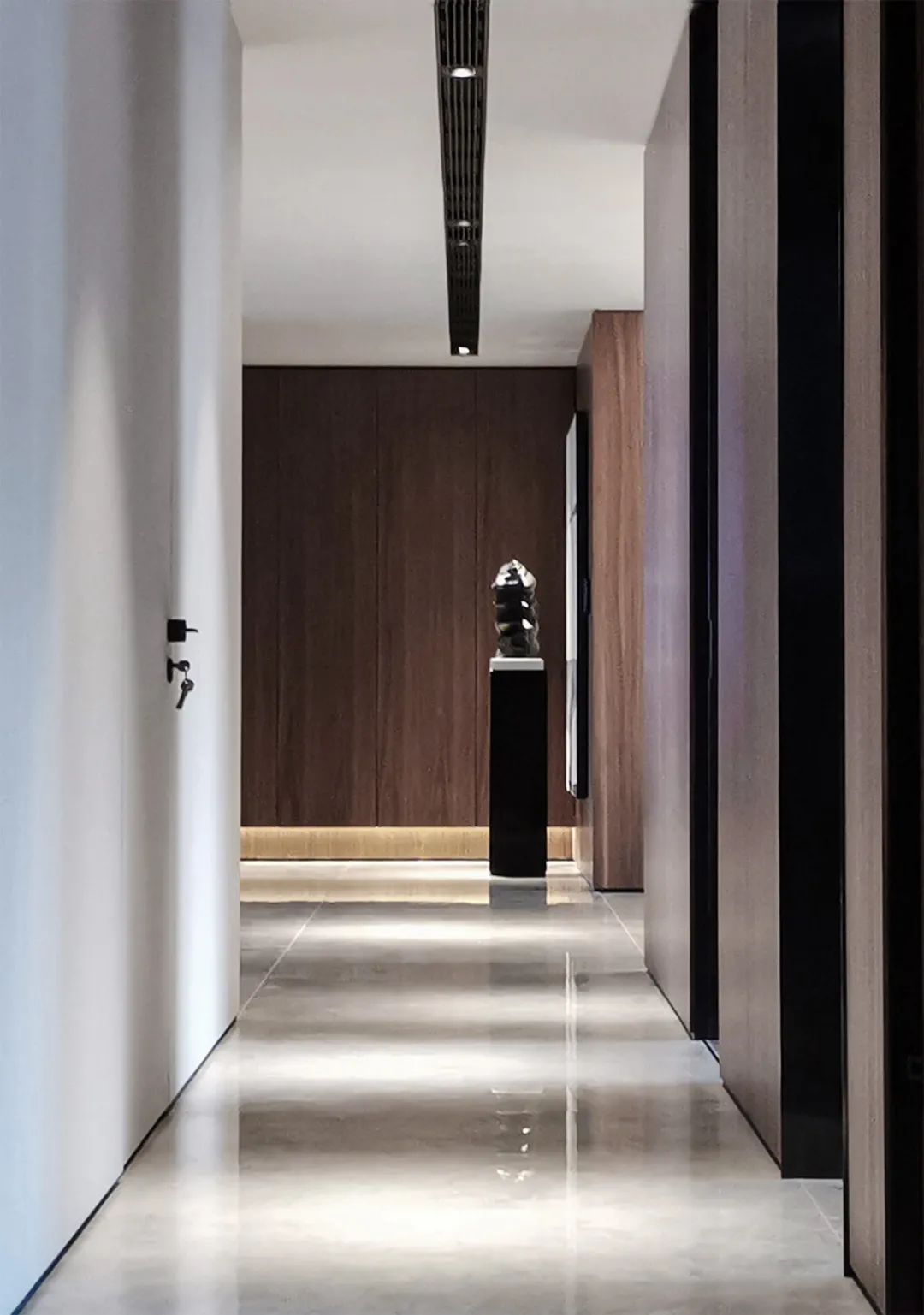 纯粹大宅 | 石木交织的白黑世界-32