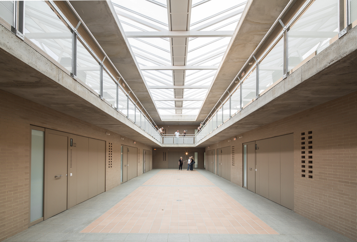 希罗纳老人住房丨Arcadi Pla Arquitectes-30
