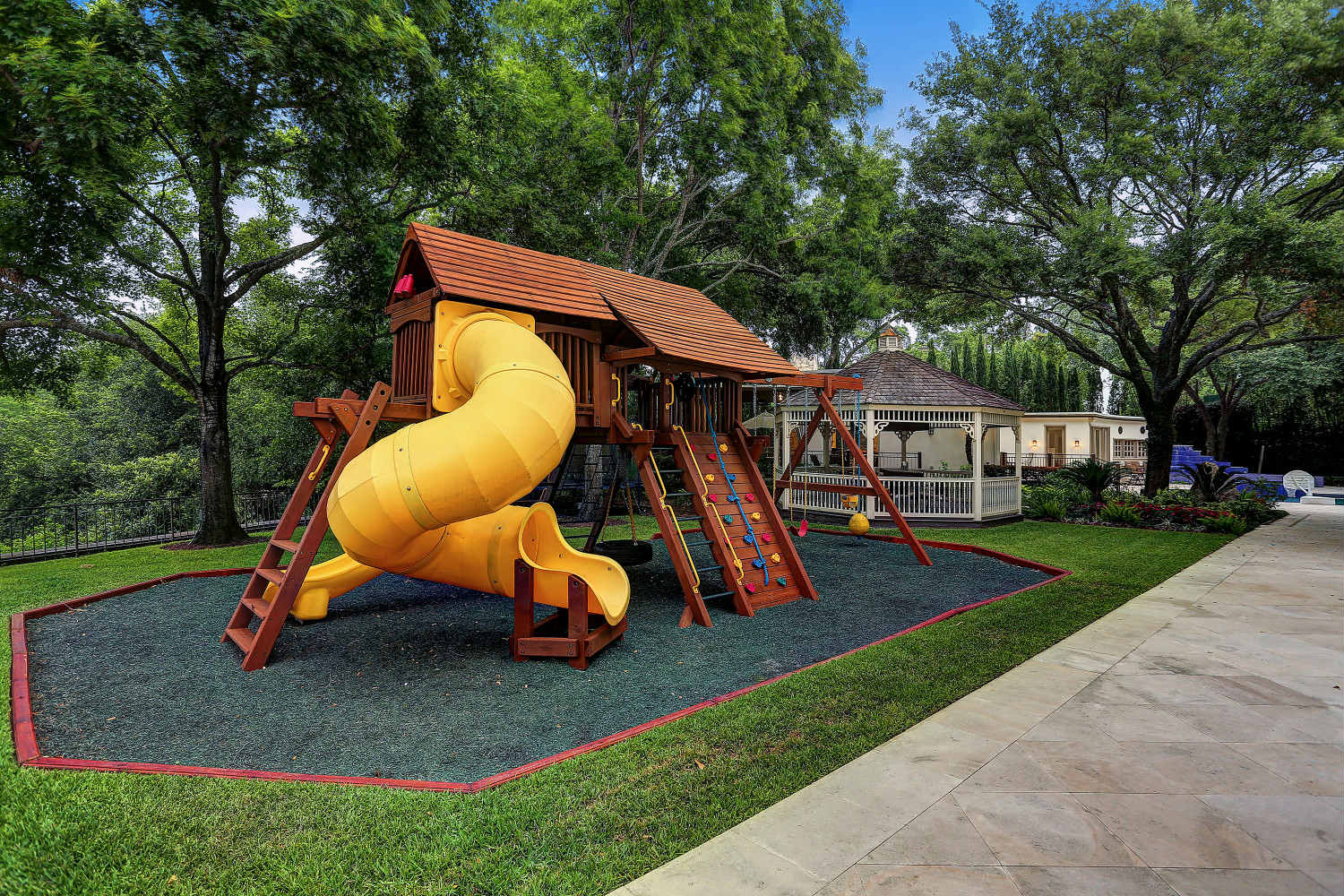 Luxurious Home Located in Houston, Texas, USA-10