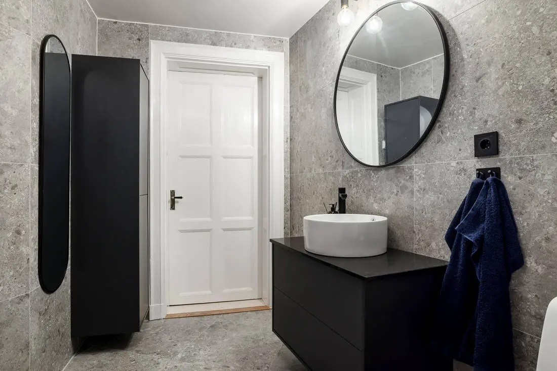 瑞典大型工作室的卧室玻璃隔墙设计-11