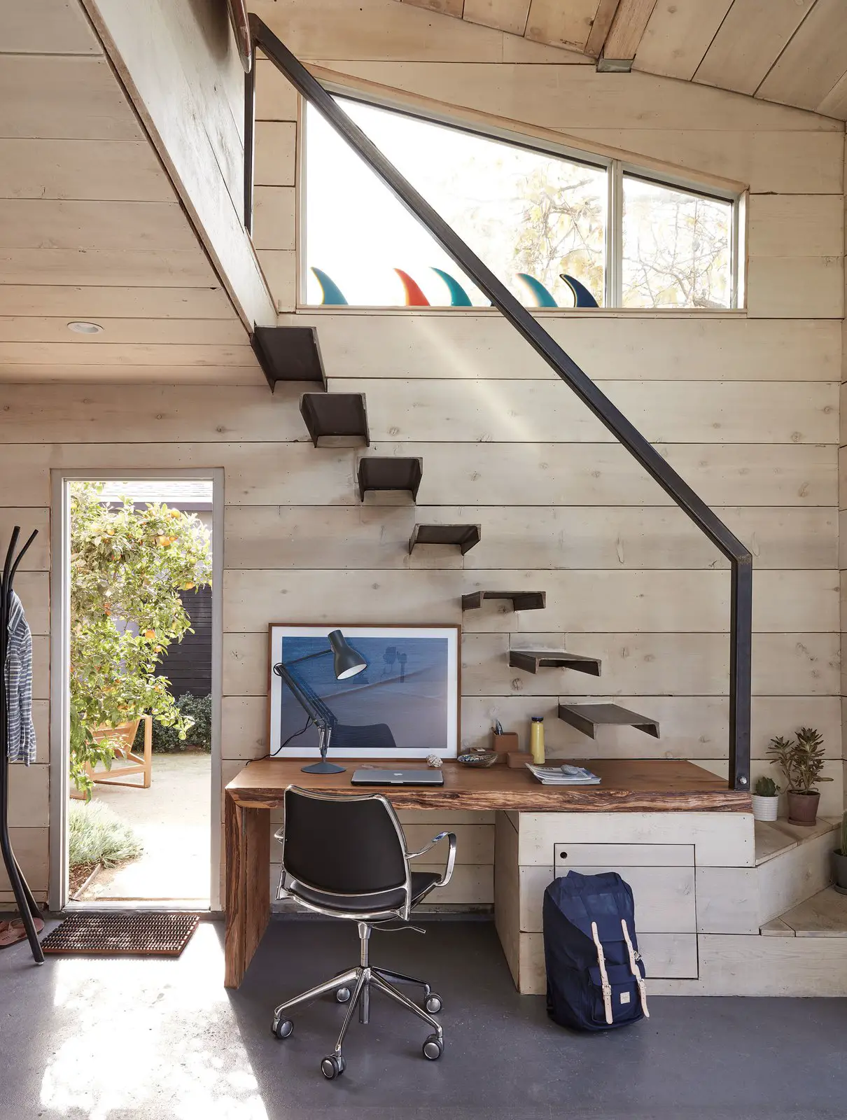 威尼斯海滩上的舒适冲浪小屋 | 一个成功的空间改造案例-4