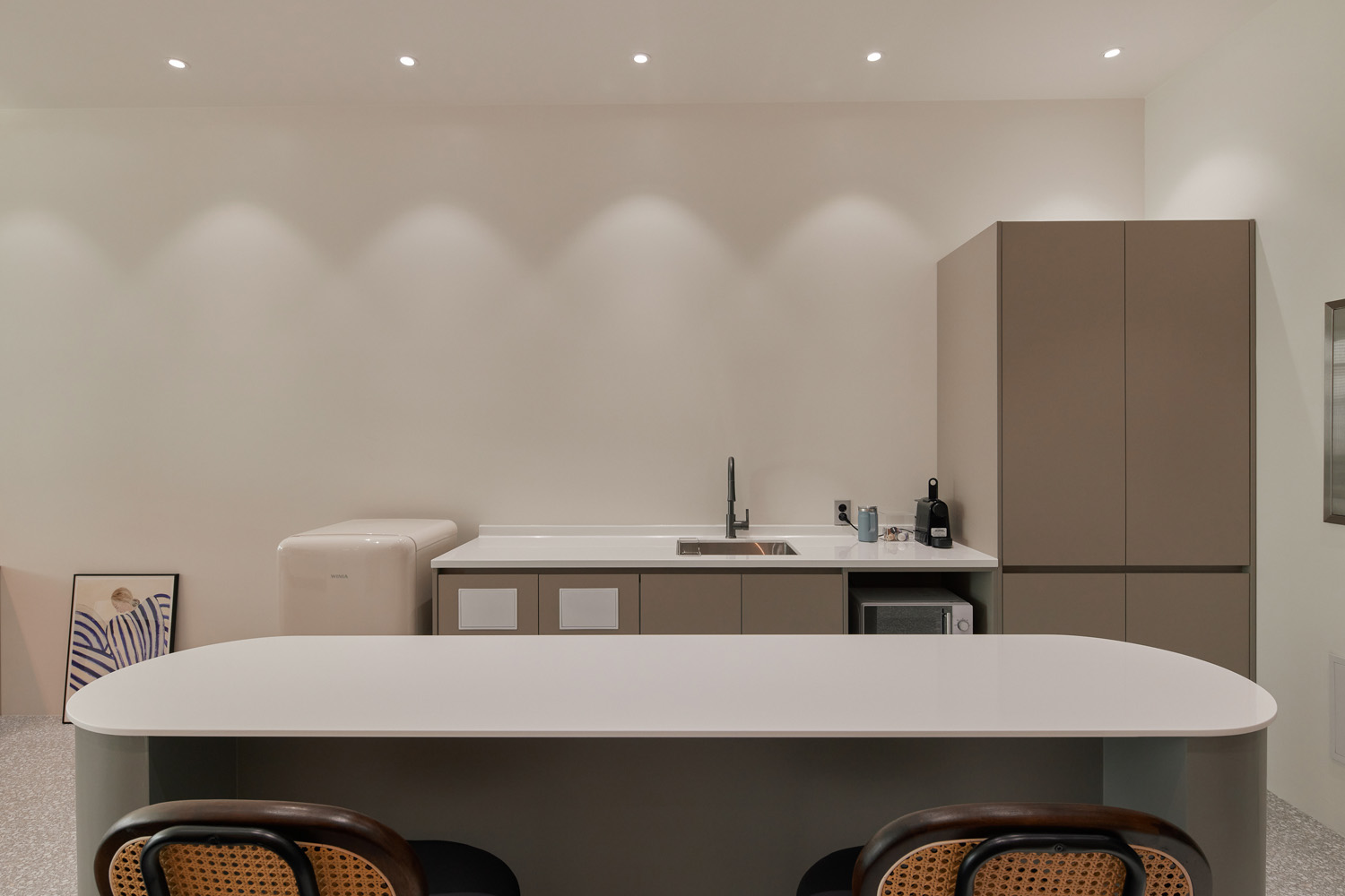 "白色极简，17 平米小空间的华丽转身"-10