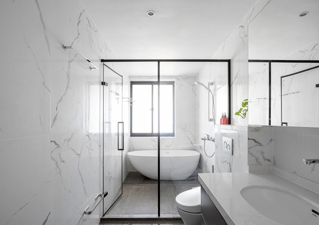 灰色调温馨别墅,午后光影下的和谐空间-44