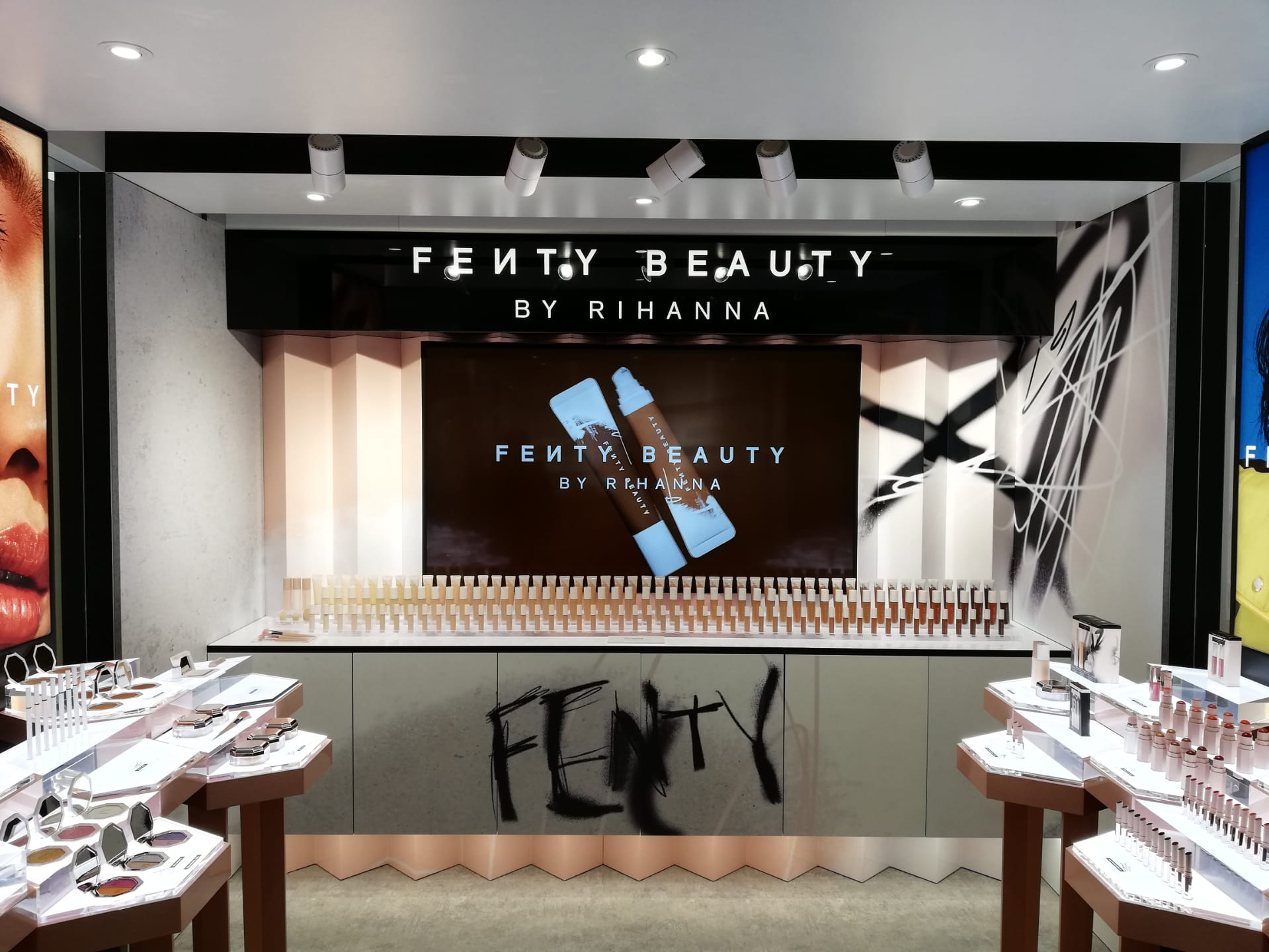 Fenty Beauty · Ta·free Cannes 展位设计丨法国-5