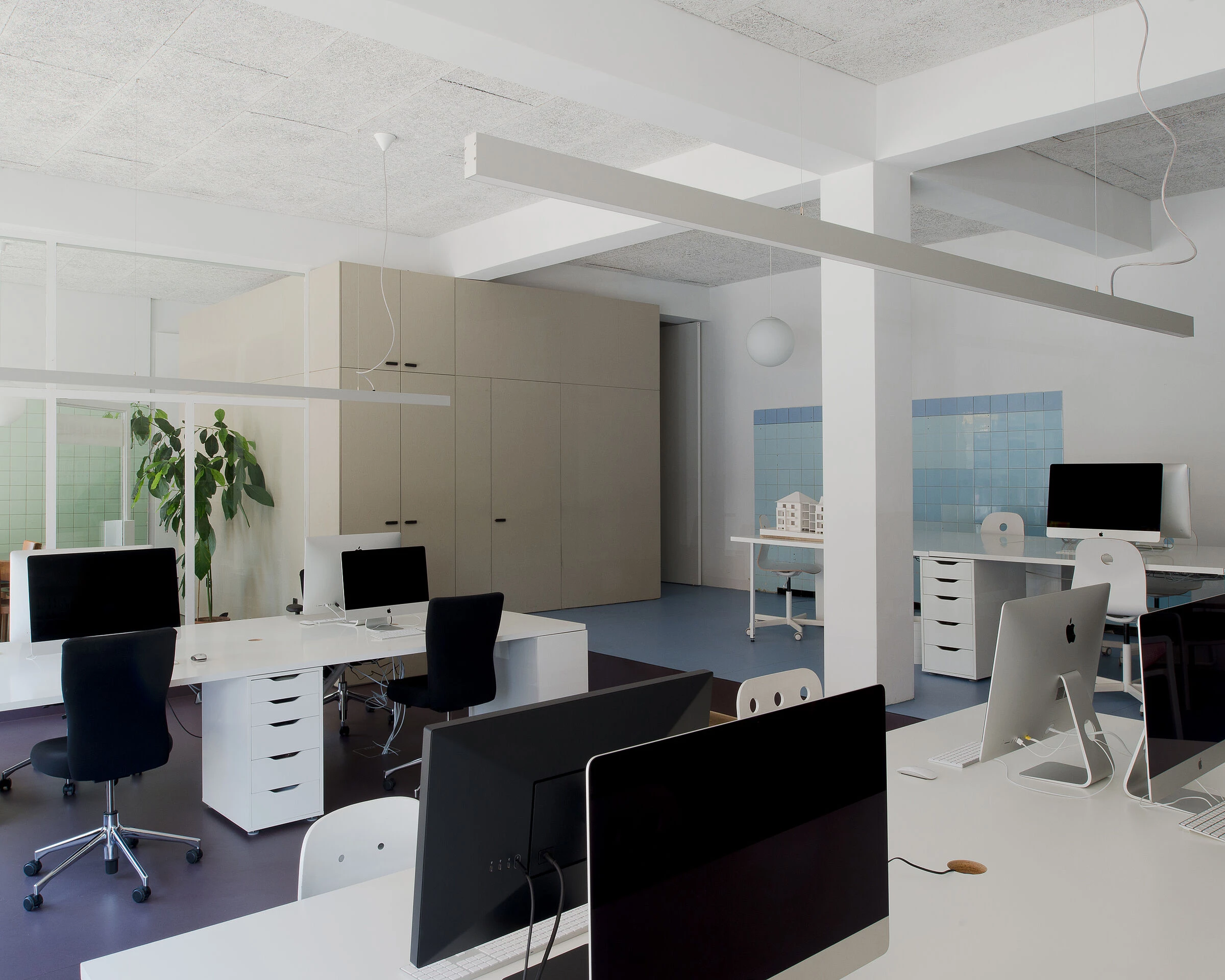 Transformation of a shop into an office space-15
